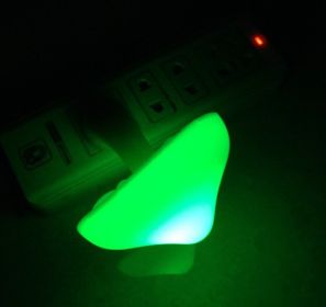 LED Night Light Mushroom Wall Socket Lamp EU US Plug Warm White Light-control Sensor Bedroom Light Home Decoration (Option: Mushroom-US-Green)